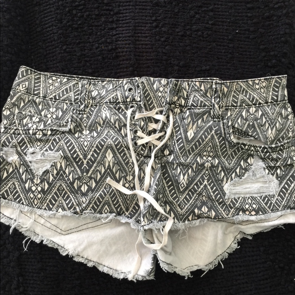 Cute Patterned Billabong Shorts!